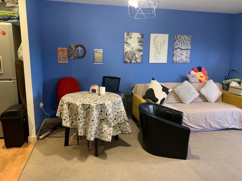 Room Ellerby Road in Leeds