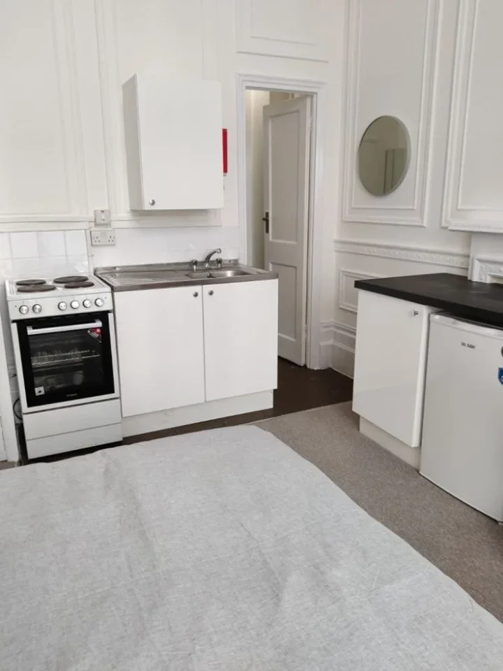 Flat Queen's Gardens in City of Westminster