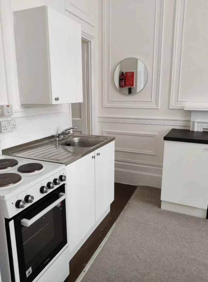 Flat Queen's Gardens in City of Westminster