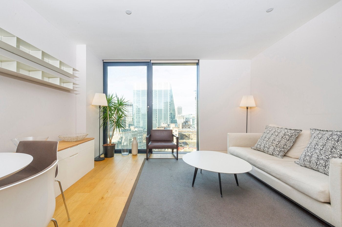 Flat Holland Street in Greater London