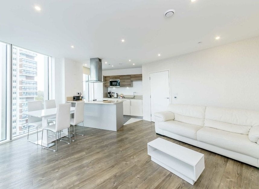 Flat Surrey Quays Road in Greater London