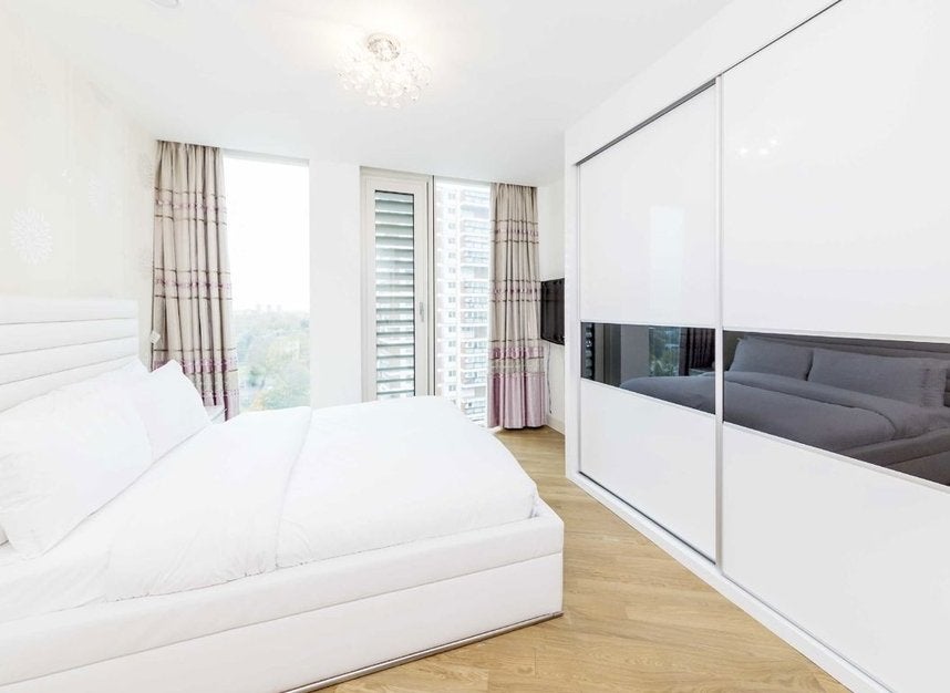 Flat Surrey Quays Road in Greater London