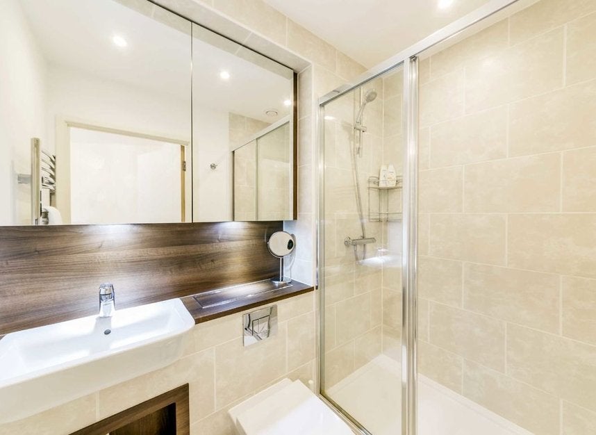 Flat Surrey Quays Road in Greater London