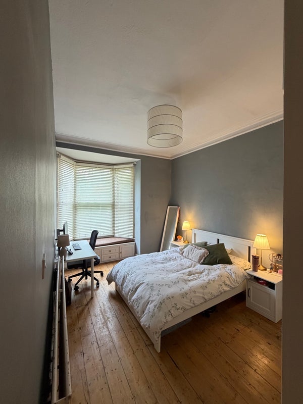 Room Parkwood Road in Greater London