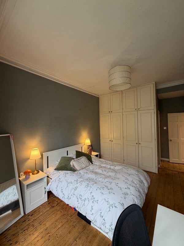 Room Parkwood Road in Greater London