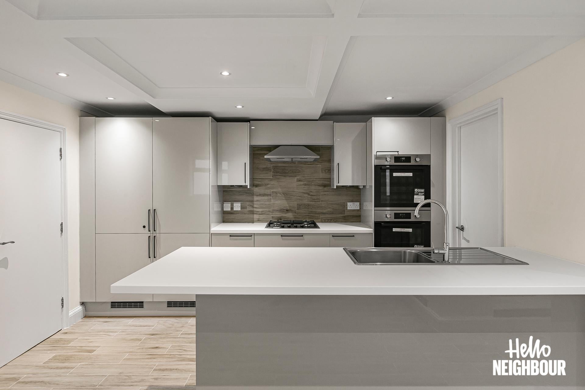 Flat Smitham Downs Road in Greater London