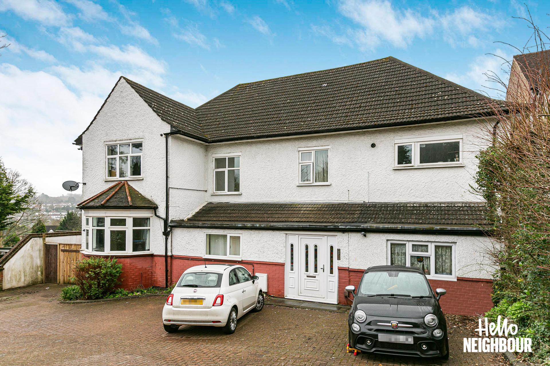 Flat Smitham Downs Road in Greater London