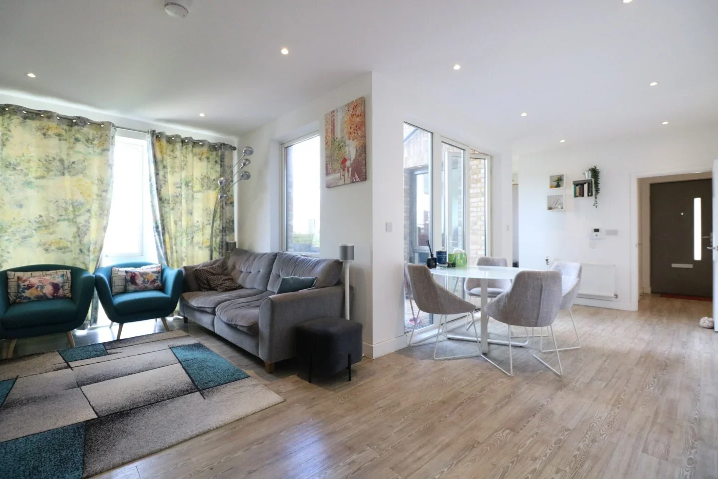 Flat Orchid Mews in Greater London
