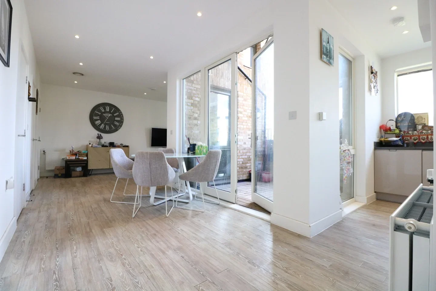 Flat Orchid Mews in Greater London