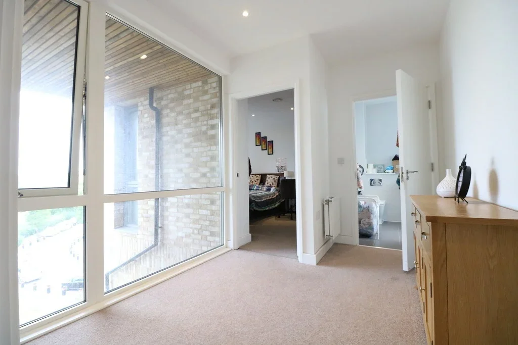 Flat Orchid Mews in Greater London