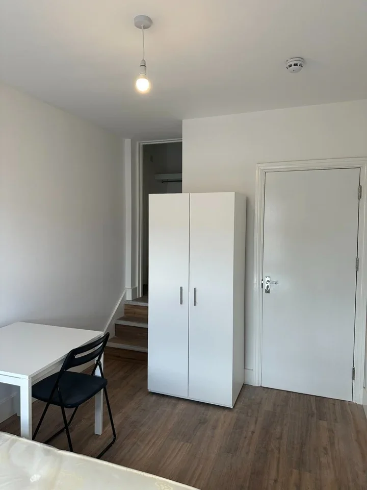 Room Nutfield Road in Greater London