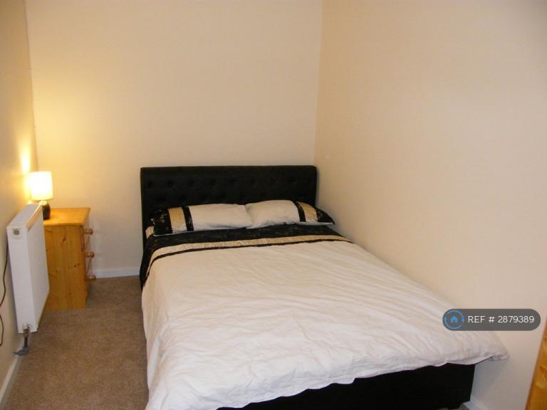 Room Brookhouse Road in Rushmoor