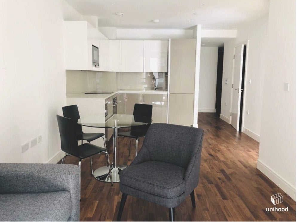 Flat Juniper Drive in London