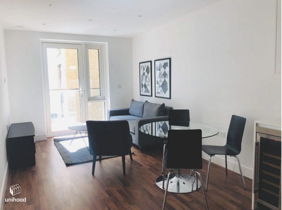 Flat Juniper Drive in London
