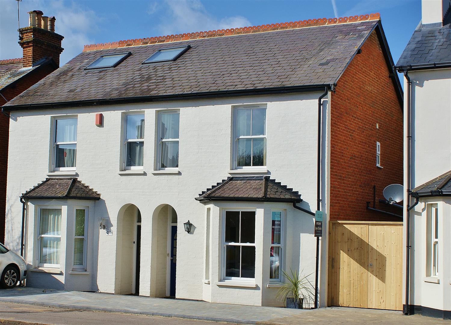 House Portsmouth Road in Elmbridge