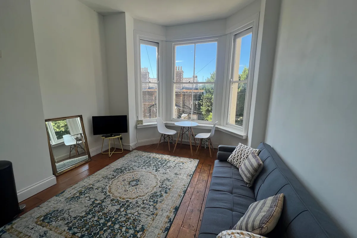 Flat Kenilworth Road in St Leonards