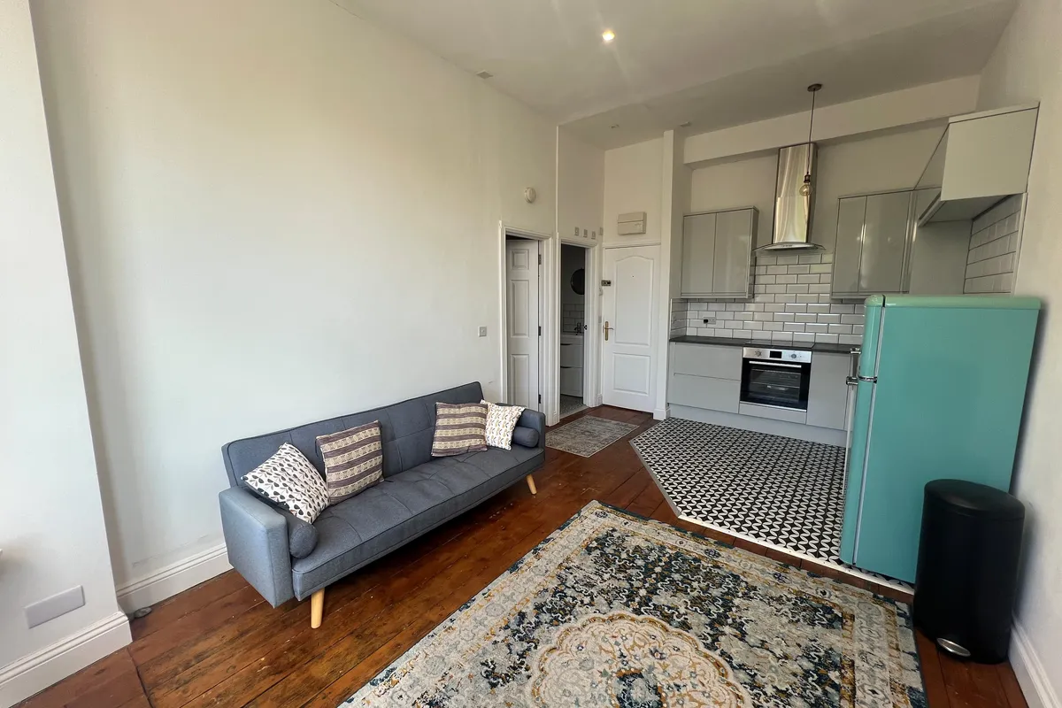 Flat Kenilworth Road in St Leonards