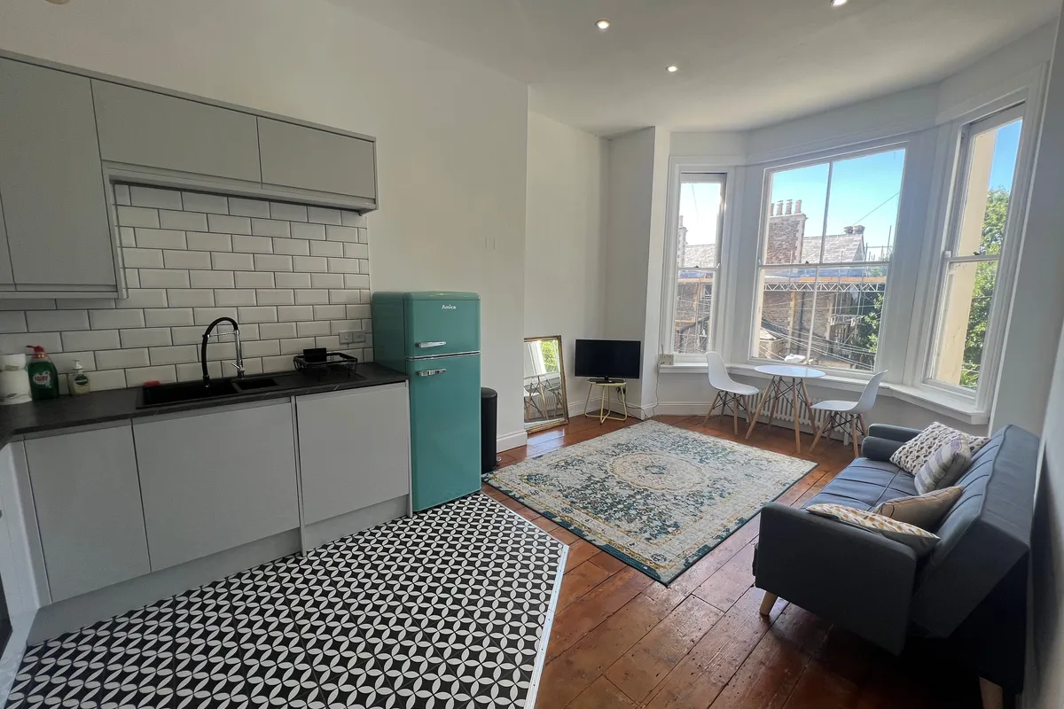 Flat Kenilworth Road in St Leonards
