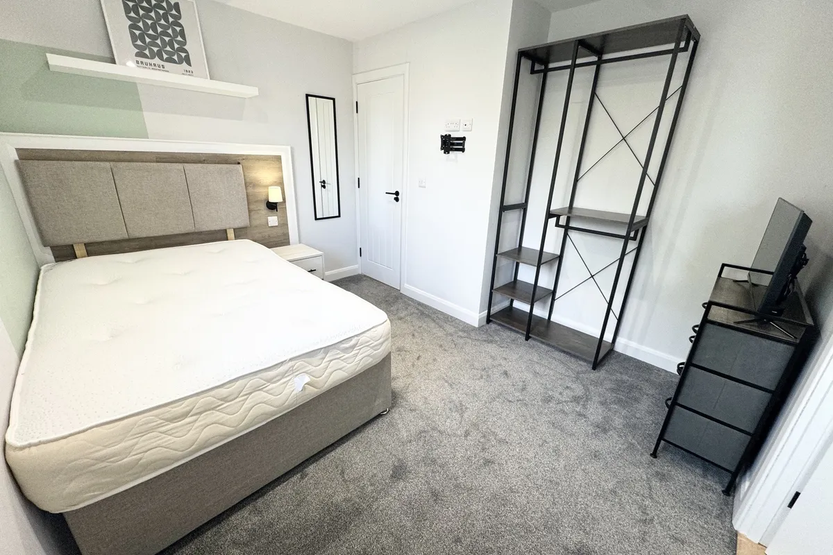 Room Somerley Road in Bournemouth