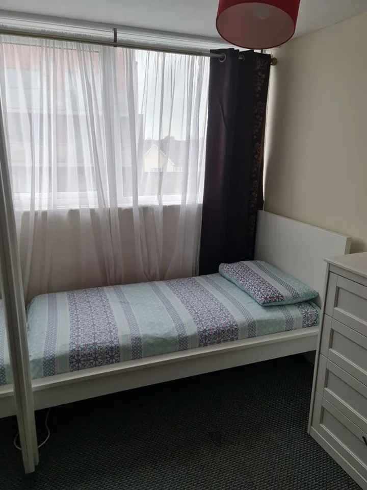 Room Grant Road in Greater London
