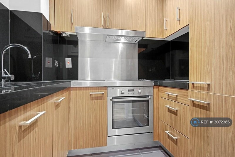 Flat Fairmont Avenue in Greater London