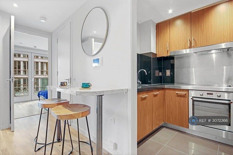 Flat Fairmont Avenue in Greater London