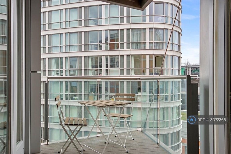 Flat Fairmont Avenue in Greater London
