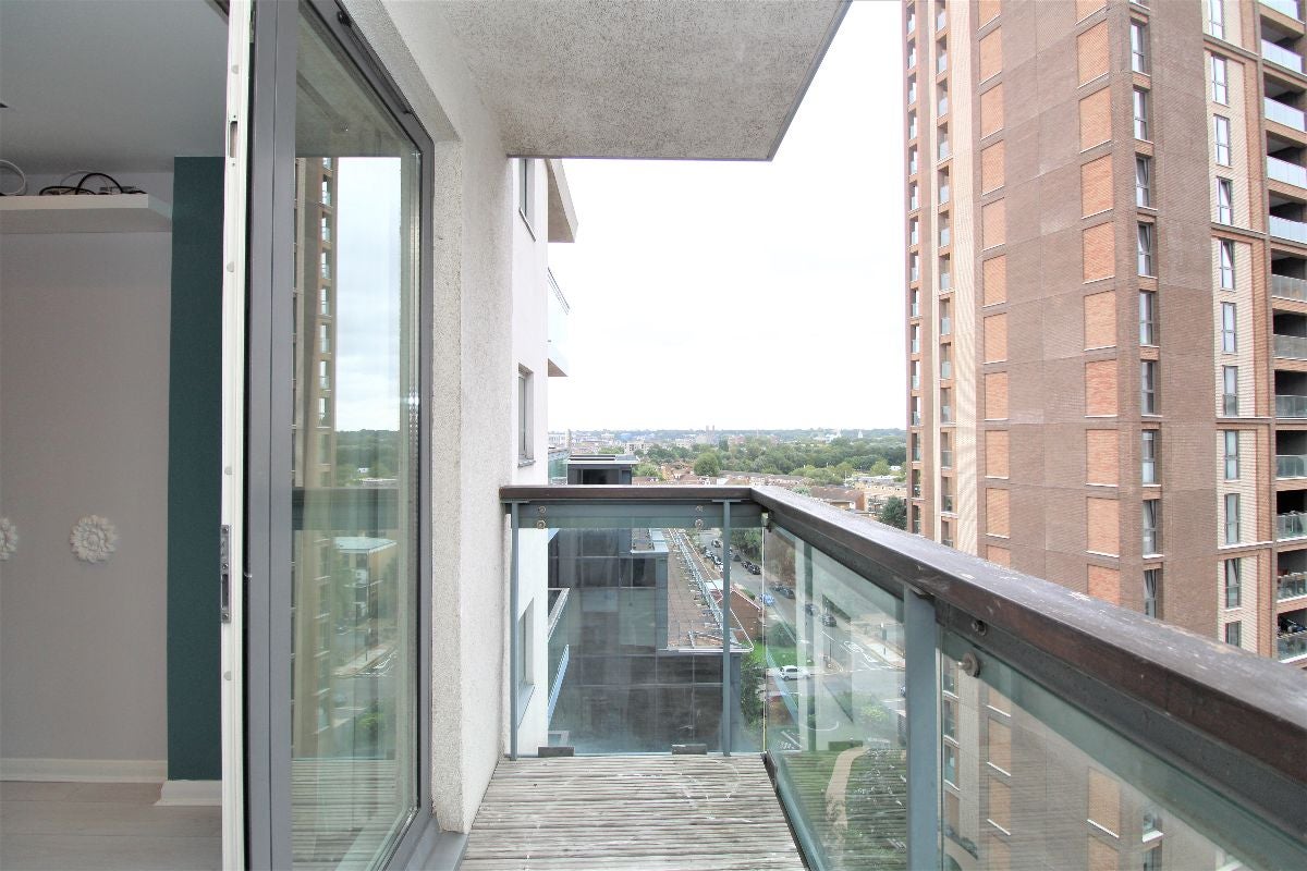 Flat Limeharbour in Greater London