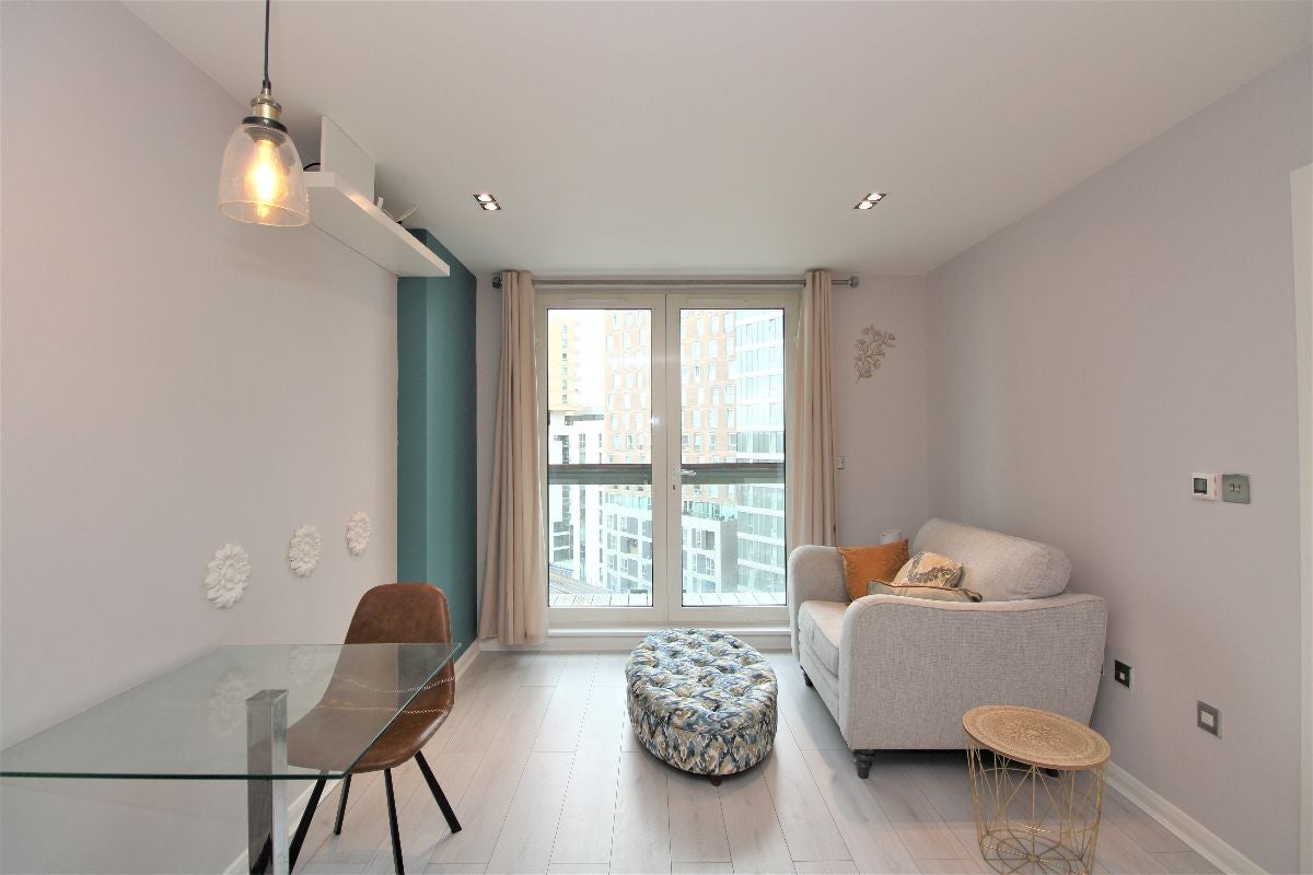 Flat Limeharbour in Greater London