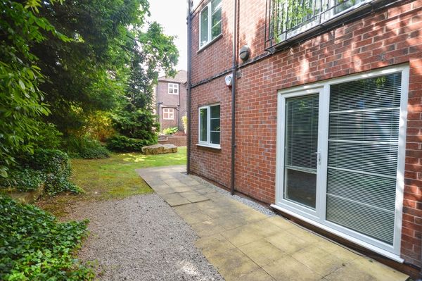 Flat Hollyhedge Road in Manchester
