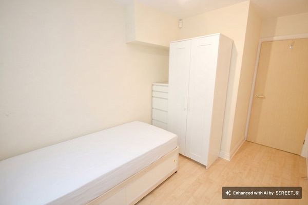Flat Hollyhedge Road in Manchester