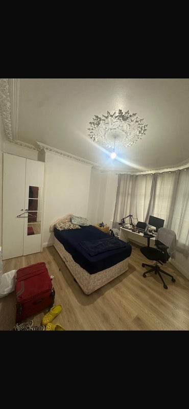 Room Senghennydd Road in Cardiff