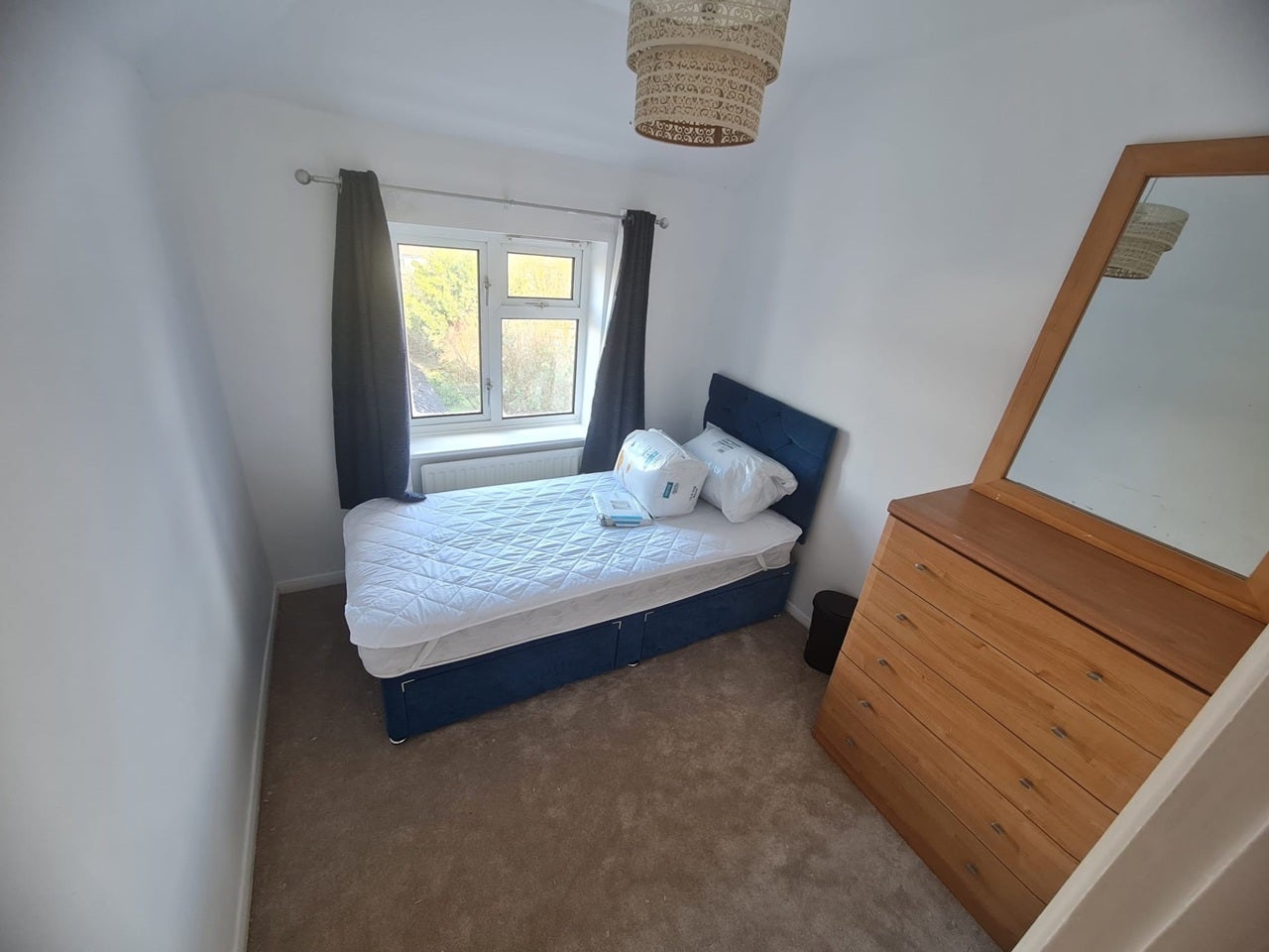 Room Suffield Road in High Wycombe