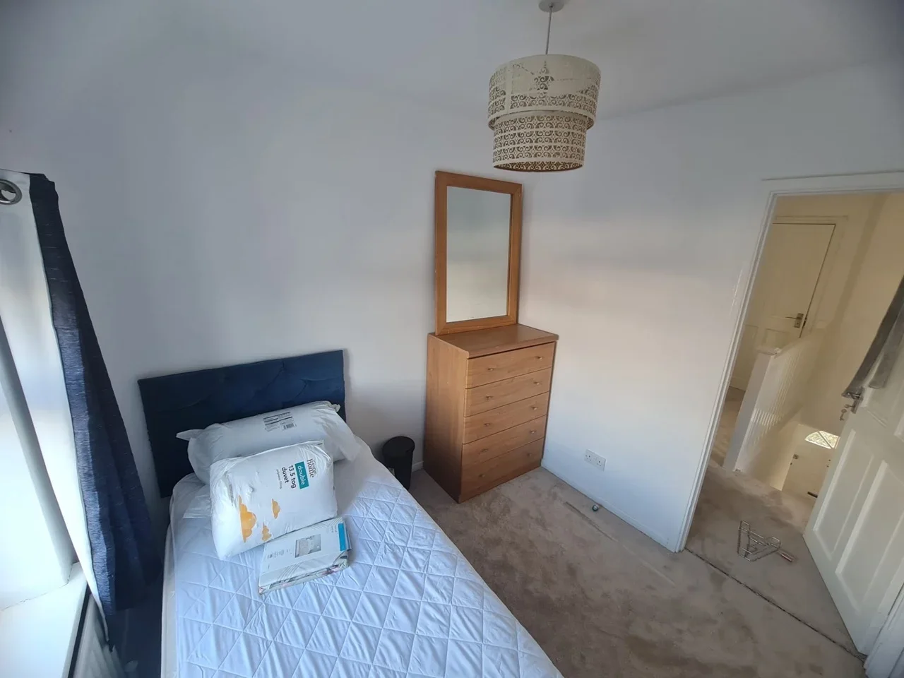 Room Suffield Road in High Wycombe