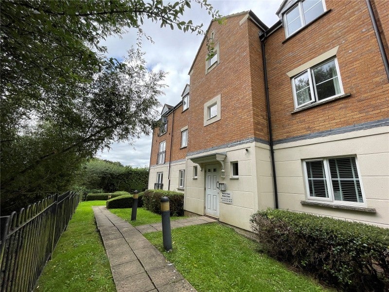 Flat Blease Close in Staverton