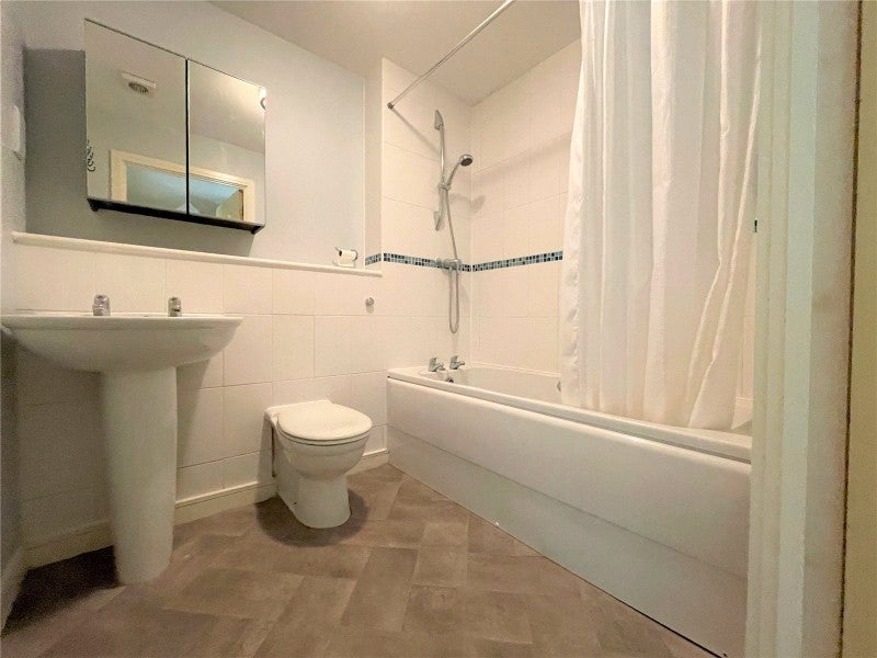 Flat Blease Close in Staverton
