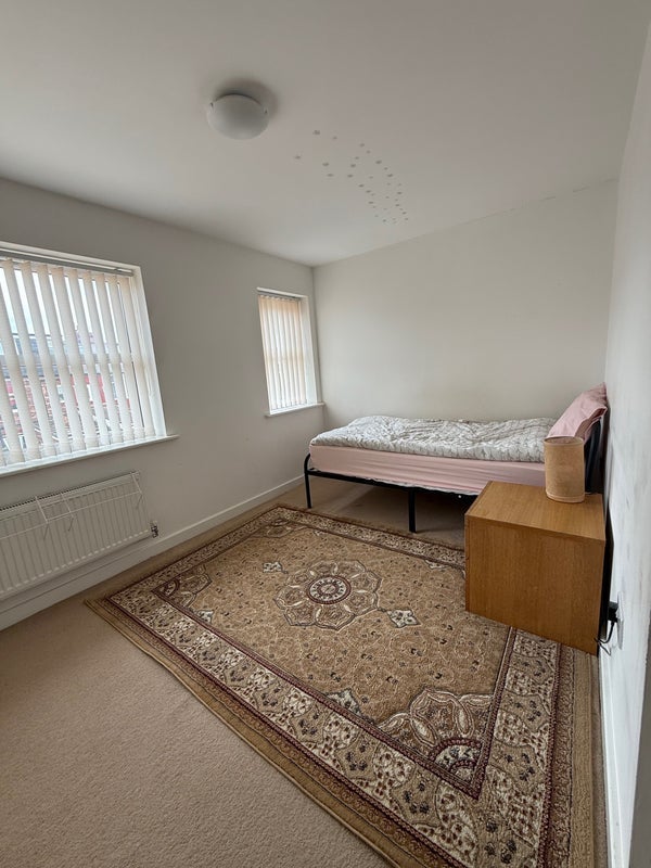 Room Blue Moon Way in Manchester