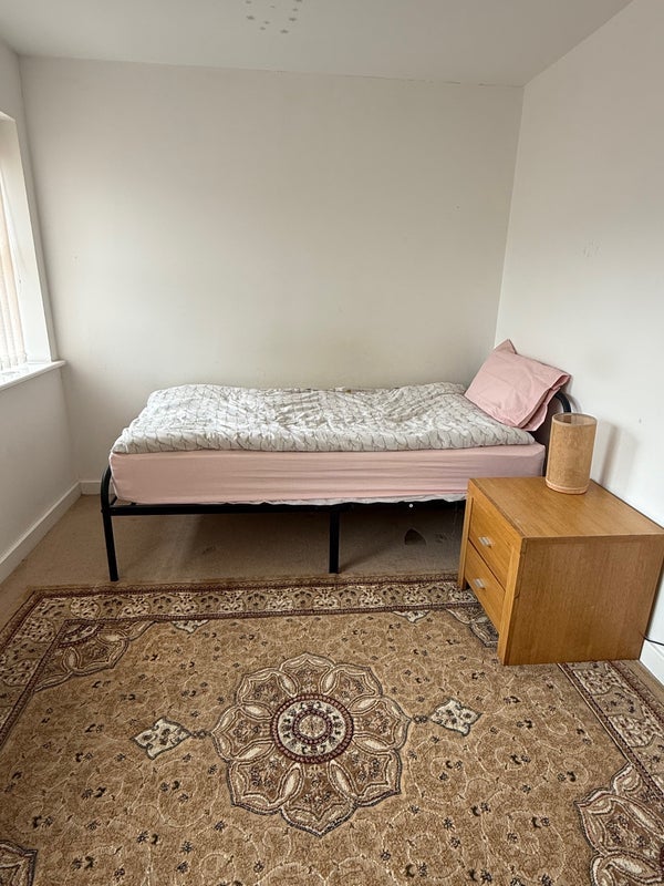 Room Blue Moon Way in Manchester