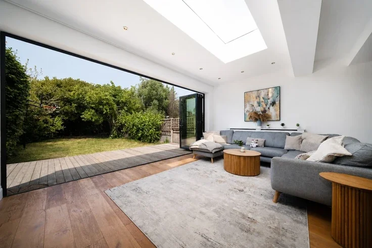 House Connaught Gardens in Greater London