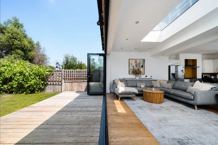 House Connaught Gardens in Greater London