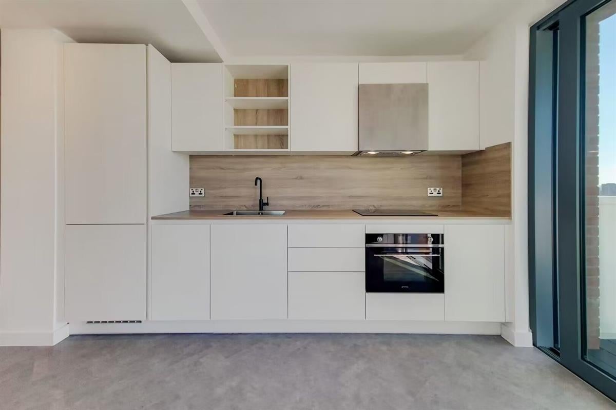 Flat Gillender Street in Greater London