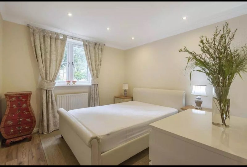 Room Crofton Avenue in Greater London