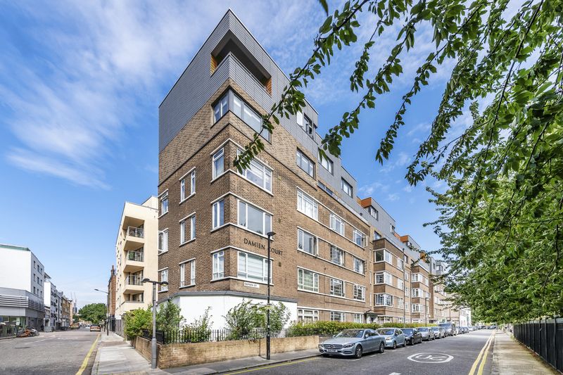 Flat Nelson Street in Greater London