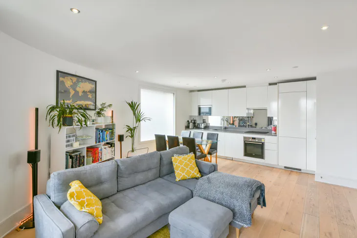 Flat Clapham High Street in Greater London