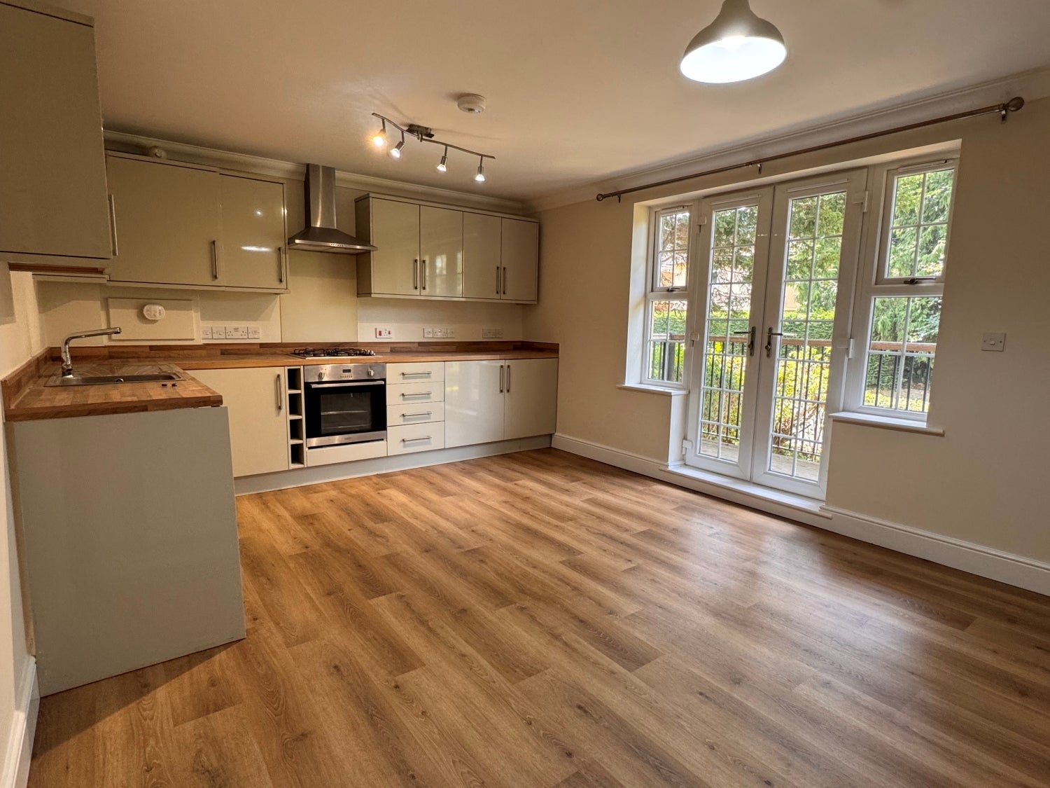 Flat Stirling Road in Bournemouth