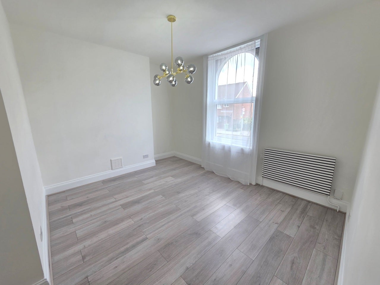 Flat Peckham Hill Street in Greater London