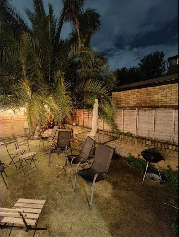 Room Bush Road in Greater London