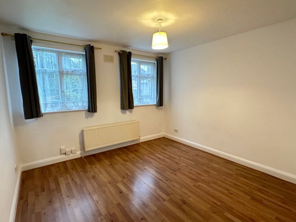 Flat Lyndhurst Close in London