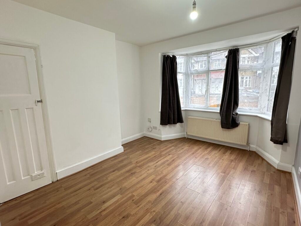 Flat Lyndhurst Close in London