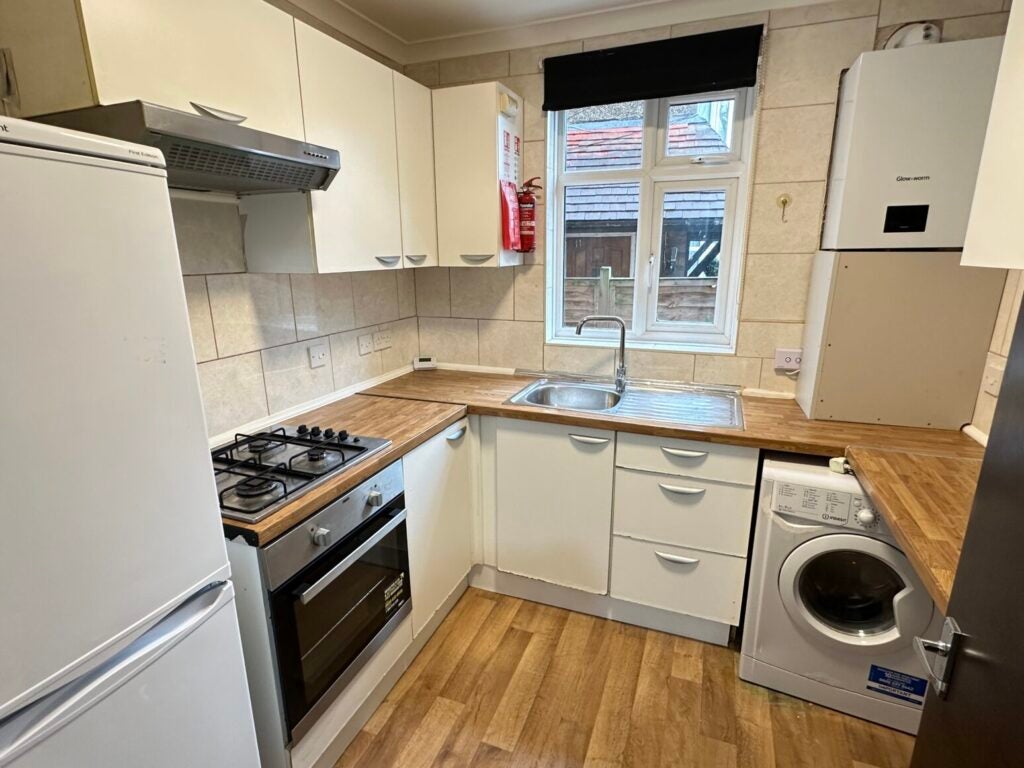 Flat Lyndhurst Close in London